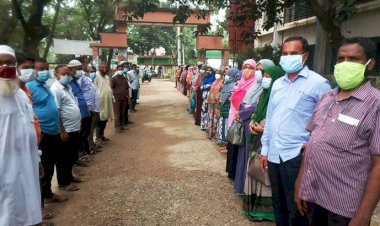 উপজেলা শিক্ষা অফিসারকে অপসারণের দাবিঃ শিক্ষকদের মানববন্ধন