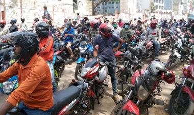 রাইড শেয়ারিং  সার্ভিসের মাধ্যমে মোটরসাইকেলে যাত্রী তোলায় নিষেধাজ্ঞা