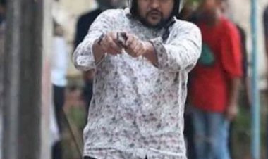 ক্যাম্পাসে গুলি ছোড়া কে সেই যুবক যাকে খুঁজছে পুলিশ 