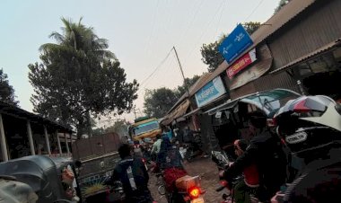 সিরাজগঞ্জের পাঙ্গাশীতে রাস্তার  বেহাল দশা