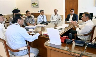 ঢাকা সড়ক থেকে উচ্ছেদ হওয়া হকারদের পুনর্বাসনে প্রধানমন্ত্রী দ্রুত ব্যবস্থা নেওয়ার নির্দেশ দিয়েছেন