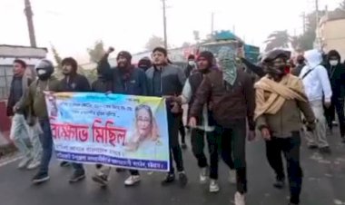 সারাদেশে একযোগে বর্তমানে নিষিদ্ধ আওয়ামী লীগের ঝটিকা মিছিল