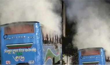 রাজধানীতে বিস্ফোরণ, এবার থানার সামনে বাসে আগুন