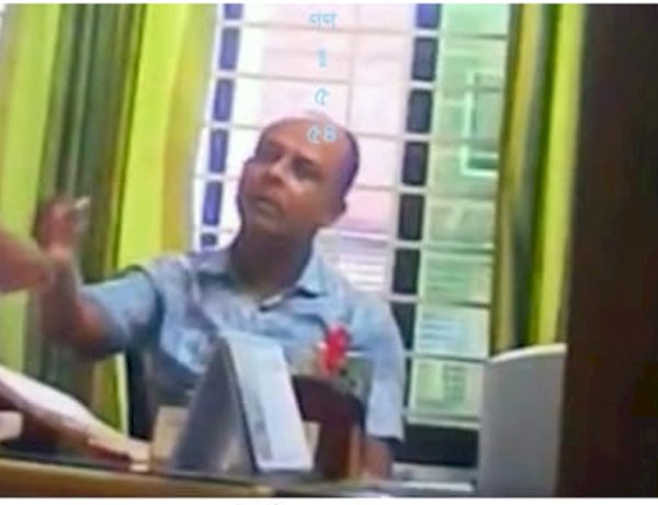 রামচন্দ্রপুর ভূমি কর্মকর্তা কামালের  ঘুষের ভিডিও ভাইরাল: রাজশাহী জুড়ে তোলপাড়