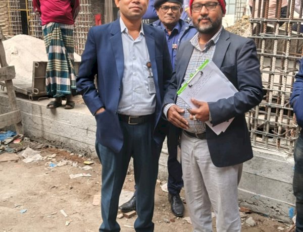 কেরানীগঞ্জে রাজউকের অভিযান: ঝুঁকিপূর্ণ ও প্ল্যানবহির্ভূত অংশ ভেঙে ফেলা হয়েছে