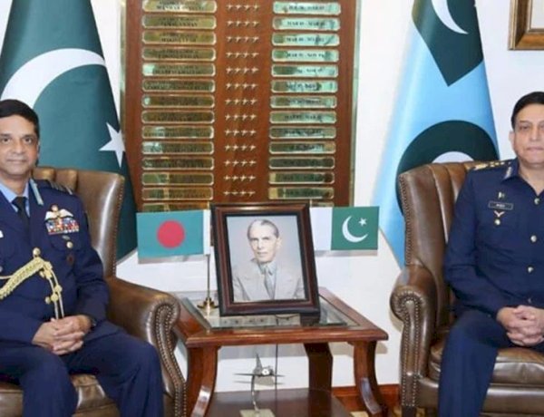পাক-বাংলা বিমানবাহিনী প্রধানদের বৈঠকঃ আধুনিক যুদ্ধবিমান নিয়ে আলোচনা