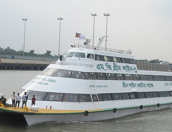 জলপথেই মুক্তি মিলতে পারে ঢাকার যানজট থেকে: নদী-খাল পুনখনন করে চালুর দাবি ওয়াটার বাস সার্ভিস