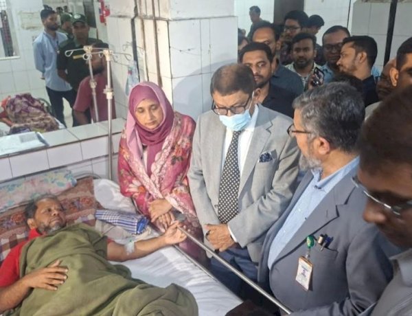 মিরপুরে দেয়াল ধস: আহতদের পাশে স্বাস্থ্যমন্ত্রী, চিকিৎসার সব ব্যয় বহনের ঘোষণা