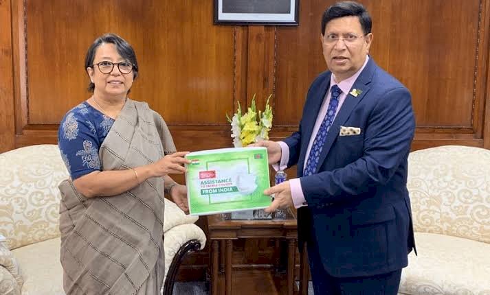 বাংলাদেশকে ৩০ হাজার মাস্ক ও ১৫ হাজার হেডকভার দিল ভারত