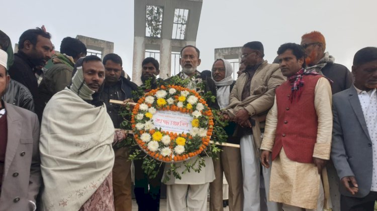বগুড়ার সীমাবাড়িতে মহান বিজয় দিবস উপলক্ষ্যে  শহীদ মিনারে বিএনপি'র  শ্রদ্ধাঞ্জলি