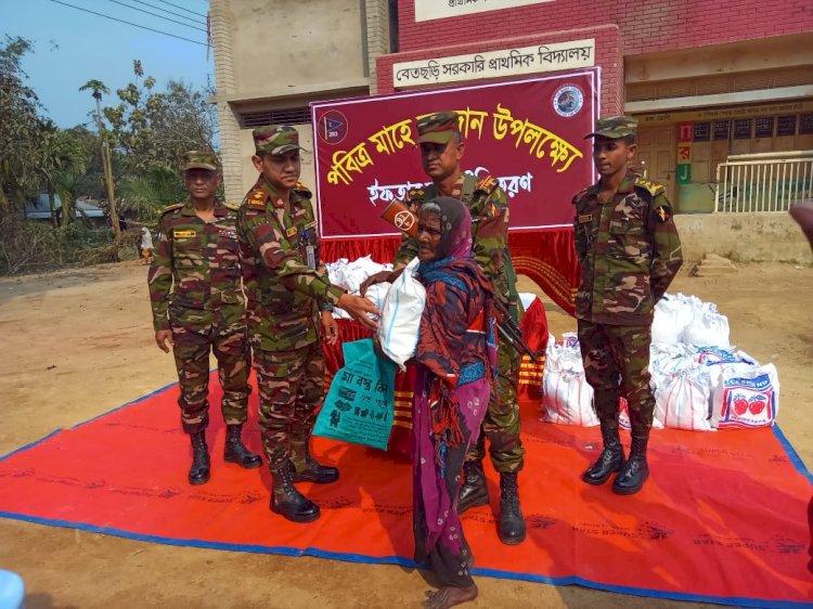 দীঘিনালায় সেনাবাহিনীর ইফতারি বিতরণ    