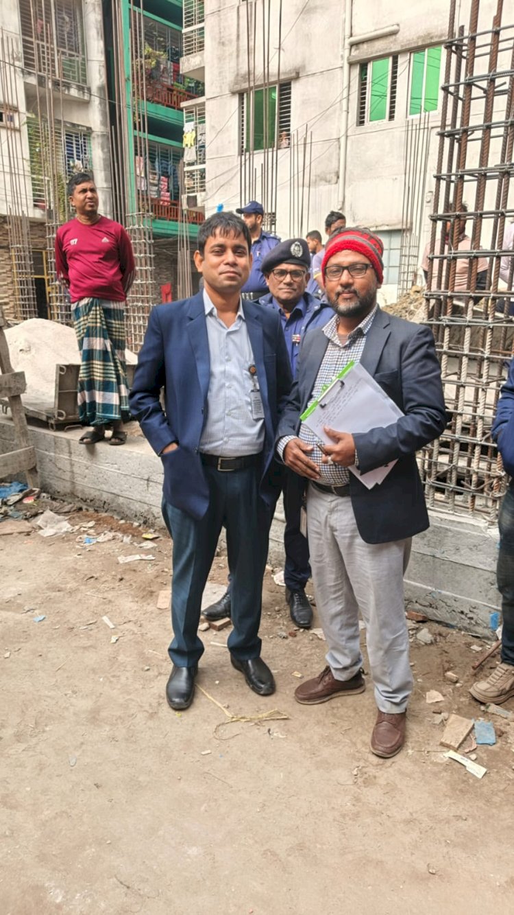 কেরানীগঞ্জে রাজউকের অভিযান: ঝুঁকিপূর্ণ ও প্ল্যানবহির্ভূত অংশ ভেঙে ফেলা হয়েছে