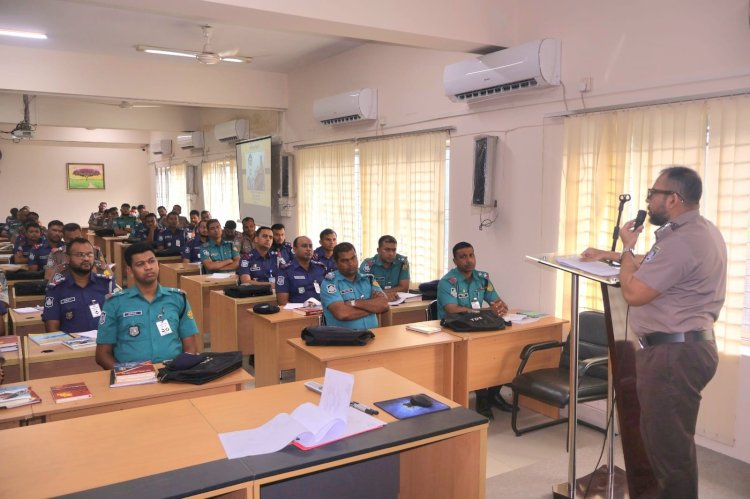 ট্রাফিক এন্ড ড্রাইভিং স্কুলে শহীদ জিয়াকে নিয়ে সেমিনার, দেশপ্রেমে উদ্বুদ্ধ হওয়ার আহ্বান