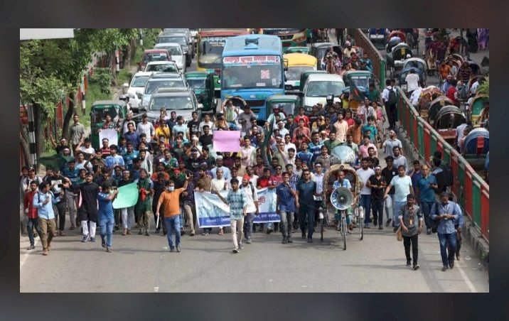শিক্ষামন্ত্রীর পদত্যাগ দাবিতে সারাদেশে শিক্ষার্থীদের  বিক্ষোভ
