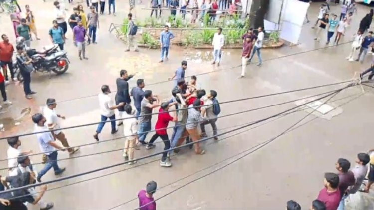 জবিতে ছাত্রদল-শিবির সংঘর্ষ: শিক্ষার্থীদের দাবি ঘিরে উত্তেজনা, তৃতীয় পক্ষের অপতৎপরতার শঙ্কা